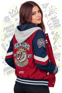Estudiante con chaqueta varsity azul y roja personalizada para promoción