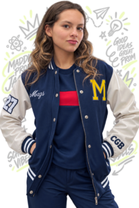 Estudiante con chaqueta beisbolera prom azul marino y mangas claras en cuerina